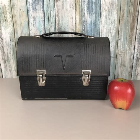 metal dome lunch box with thermos in lid 1950s|1950s lunch boxes.